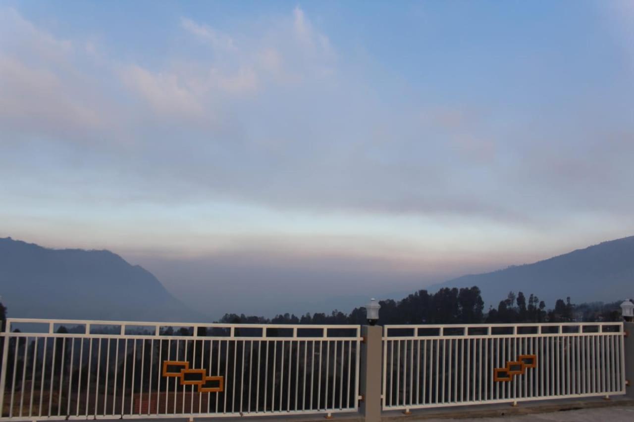 Bromo Otix Guest House Екстер'єр фото