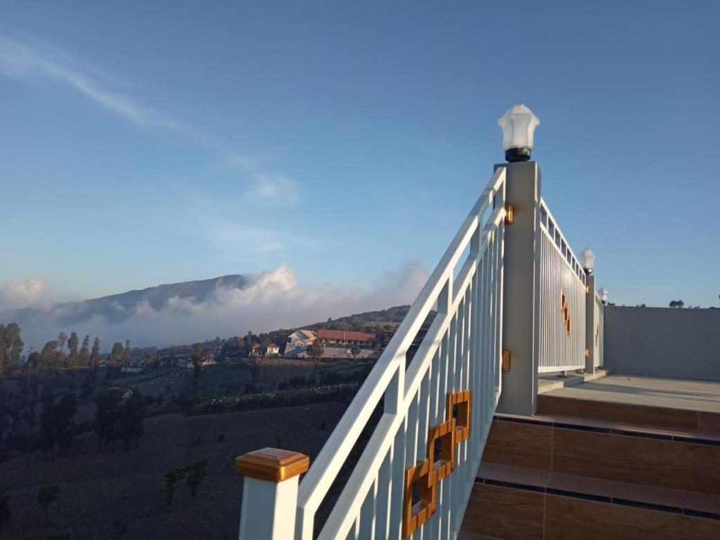 Bromo Otix Guest House Екстер'єр фото